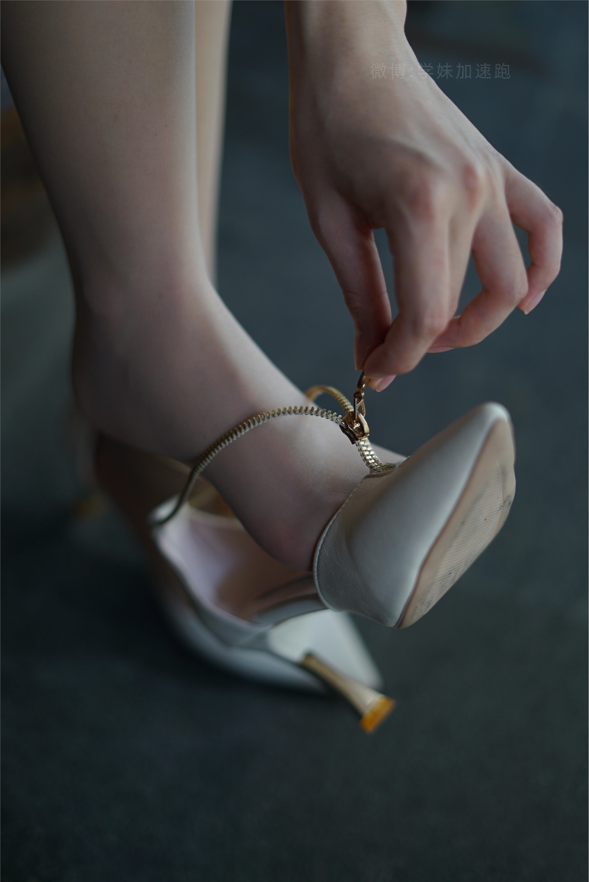 学妹加速跑 XM053《灰裙下的丝-玲玲》